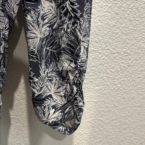Rewash Black and White Leaf Print Pants - Picture 2 of 3